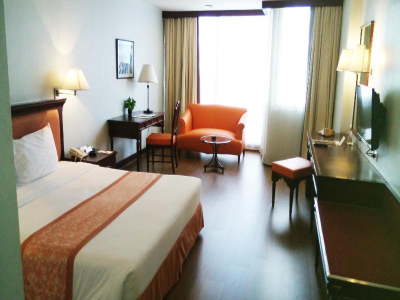 Tai Pan Hotel - Sha Plus Certified Bangkok Exteriör bild