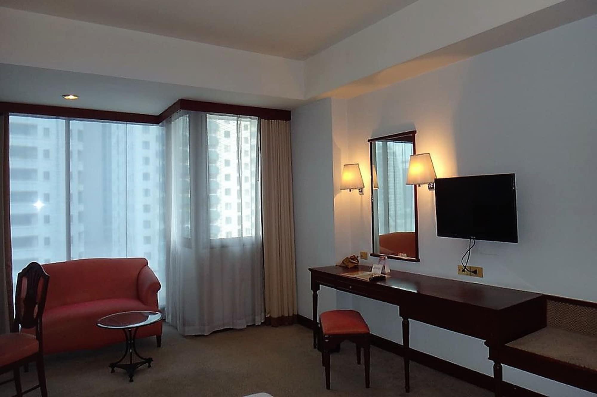Tai Pan Hotel - Sha Plus Certified Bangkok Exteriör bild