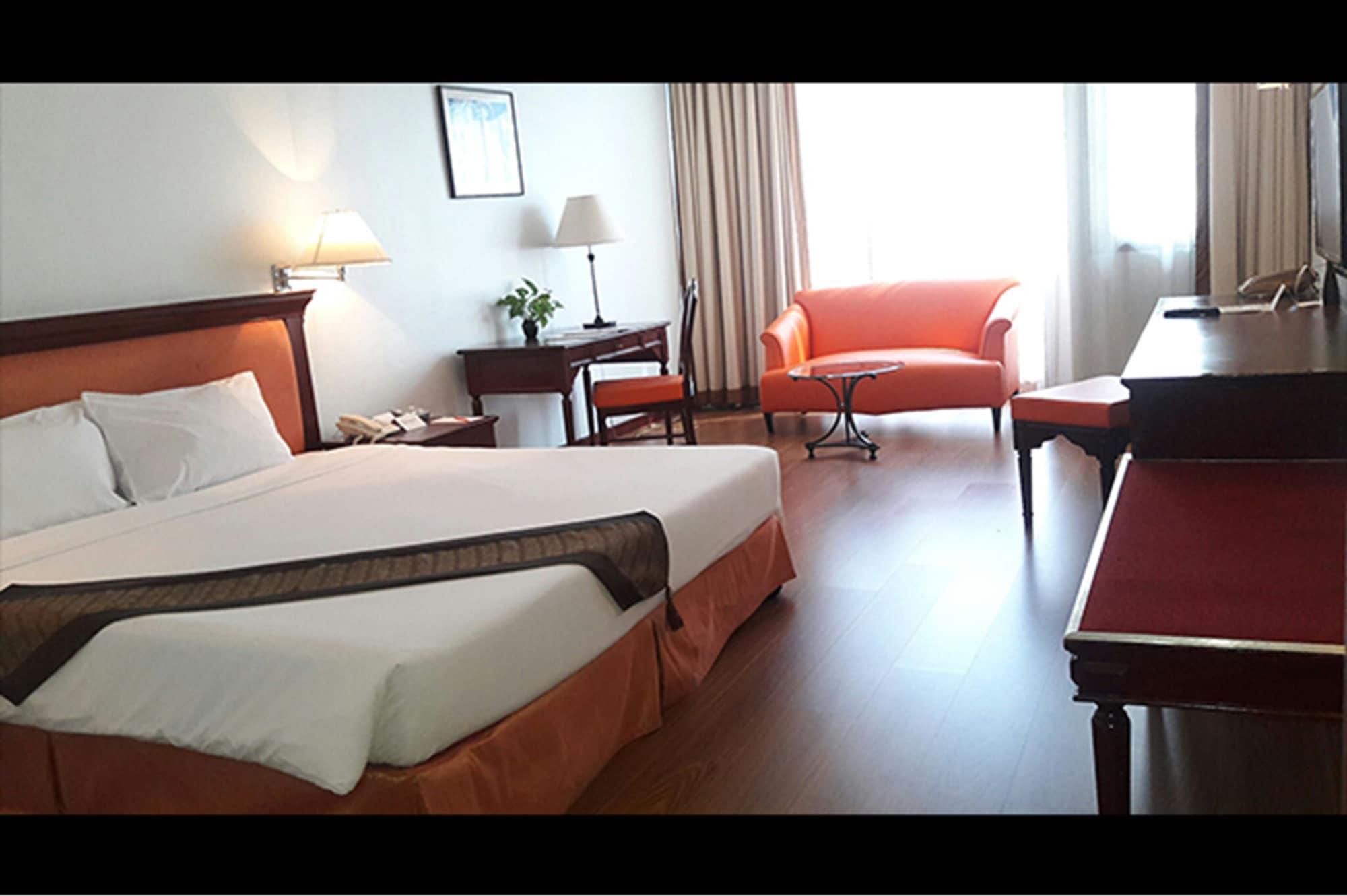 Tai Pan Hotel - Sha Plus Certified Bangkok Exteriör bild
