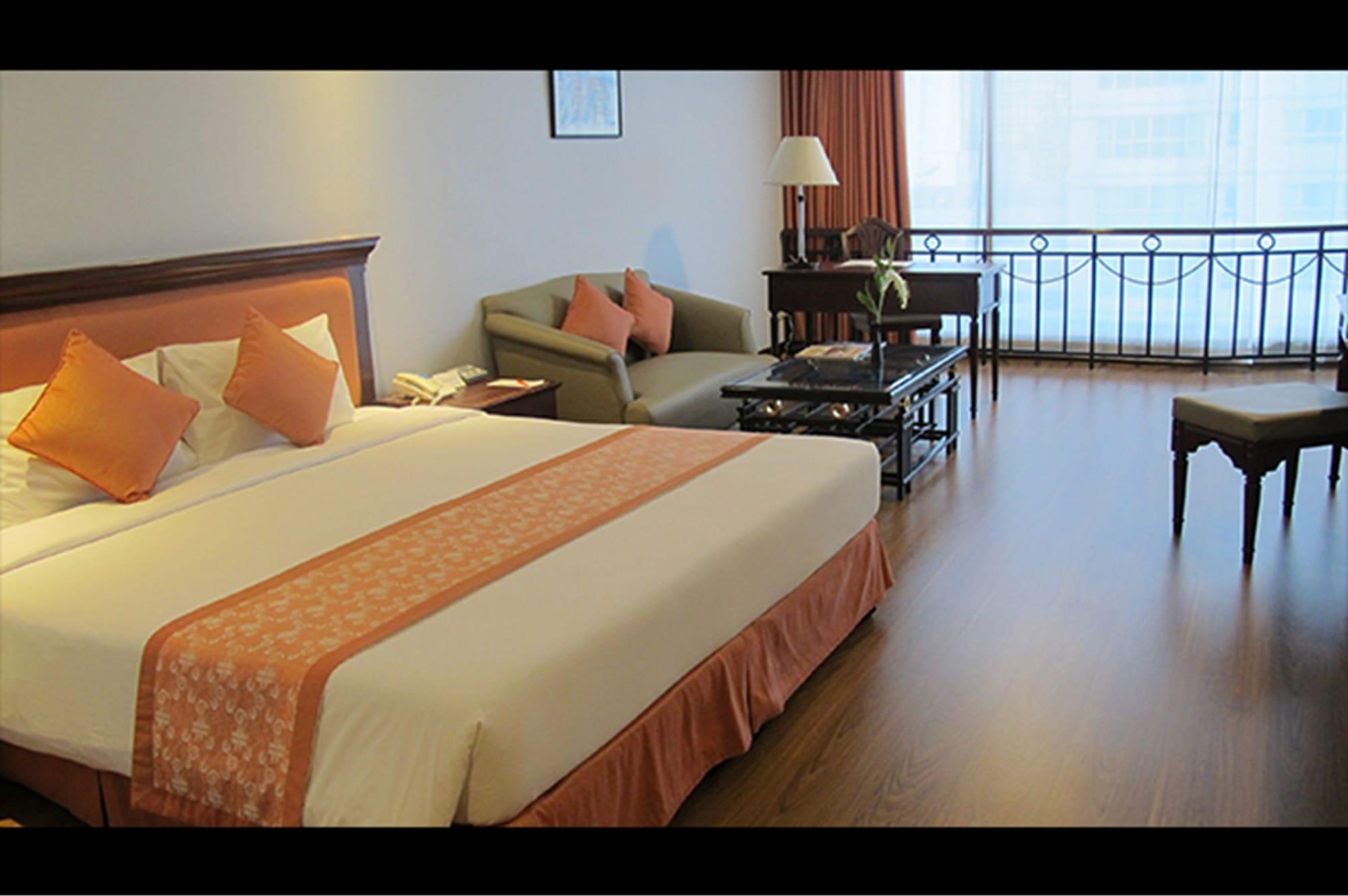Tai Pan Hotel - Sha Plus Certified Bangkok Exteriör bild