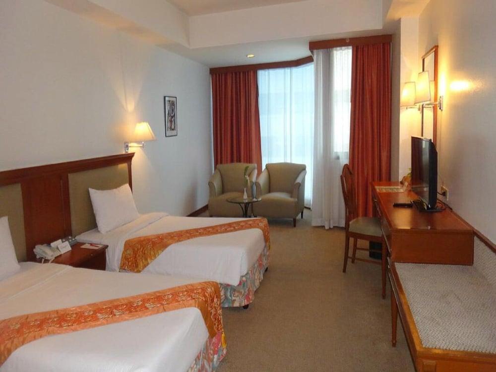 Tai Pan Hotel - Sha Plus Certified Bangkok Exteriör bild