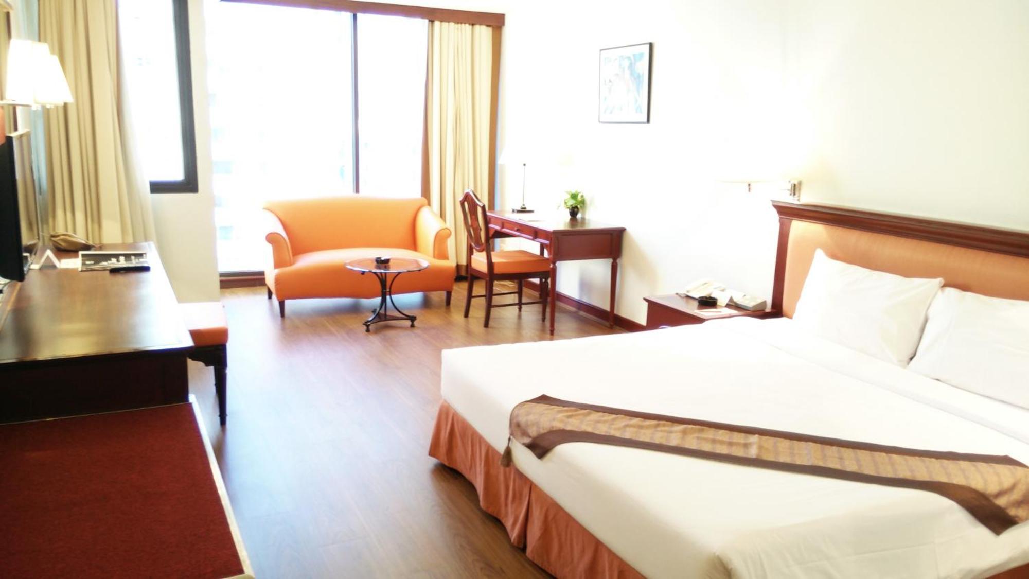 Tai Pan Hotel - Sha Plus Certified Bangkok Exteriör bild