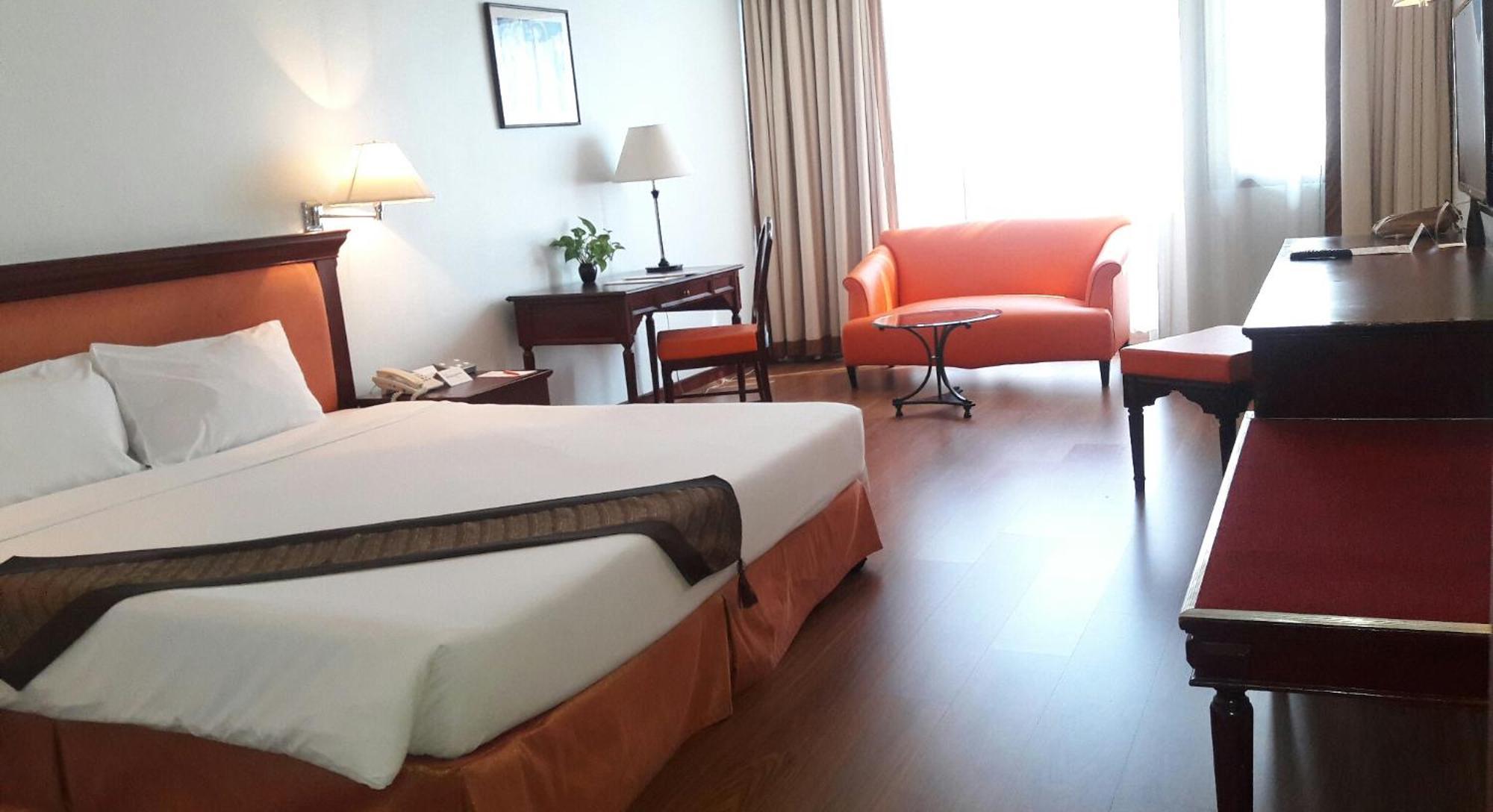 Tai Pan Hotel - Sha Plus Certified Bangkok Exteriör bild