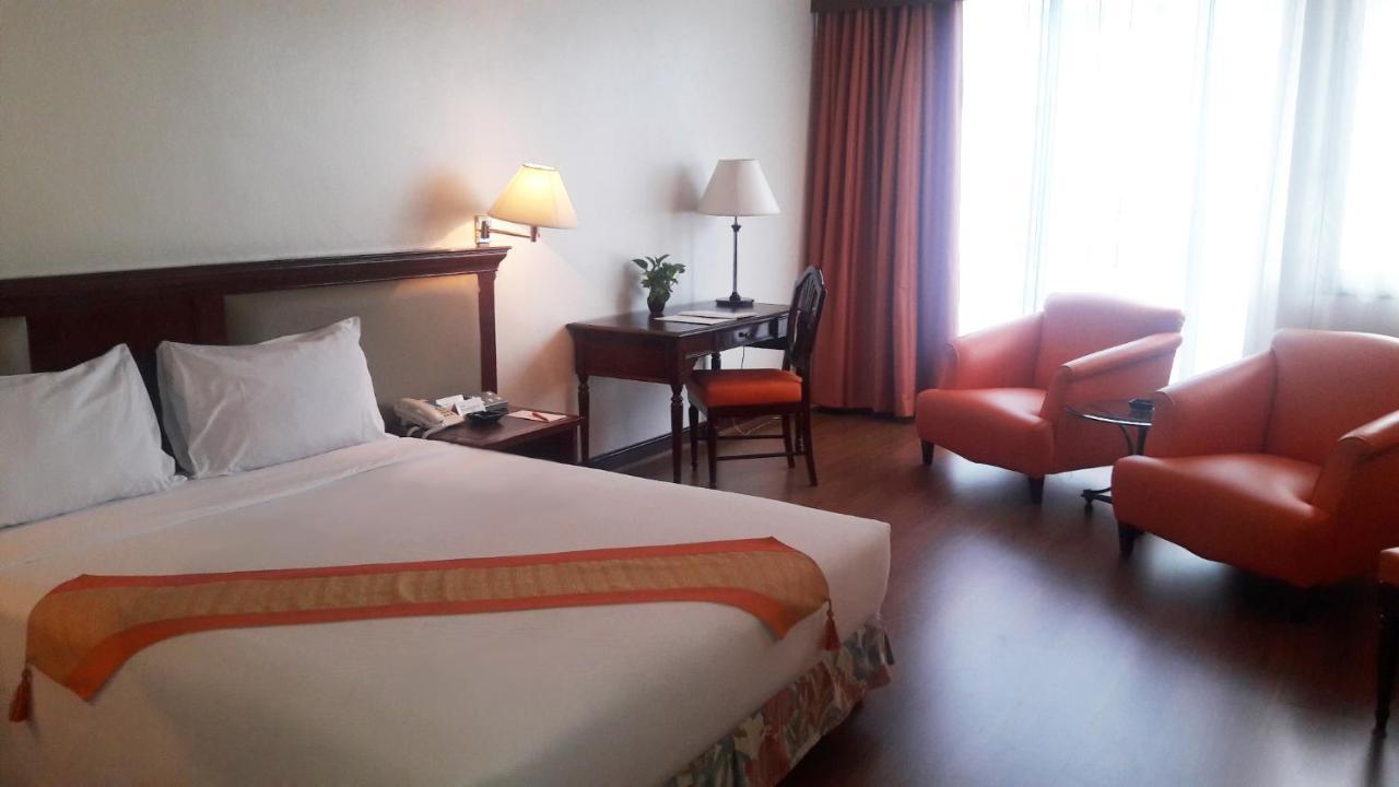 Tai Pan Hotel - Sha Plus Certified Bangkok Exteriör bild