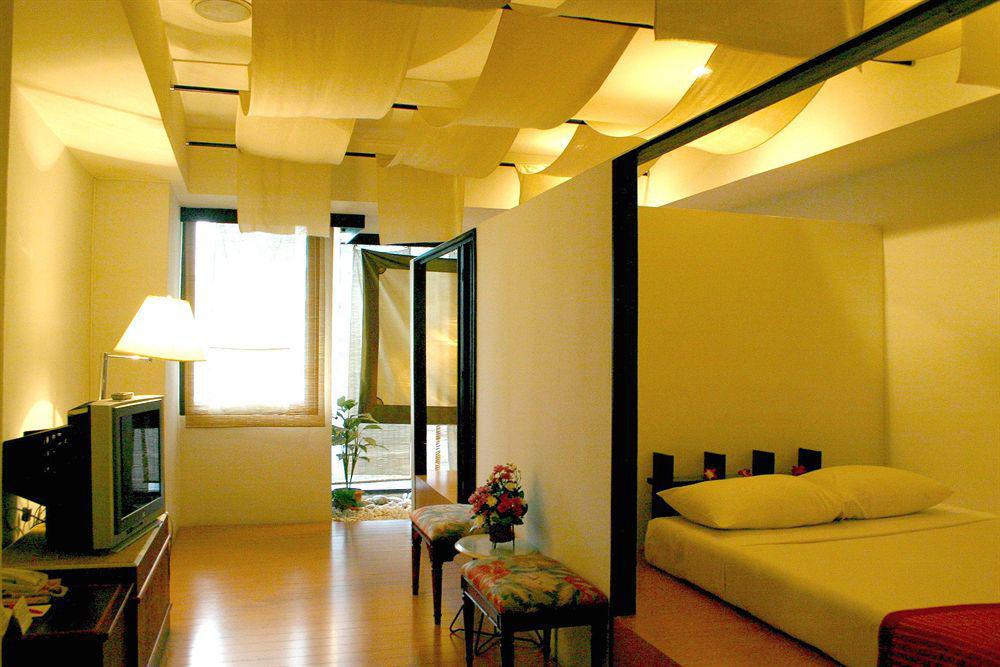 Tai Pan Hotel - Sha Plus Certified Bangkok Exteriör bild